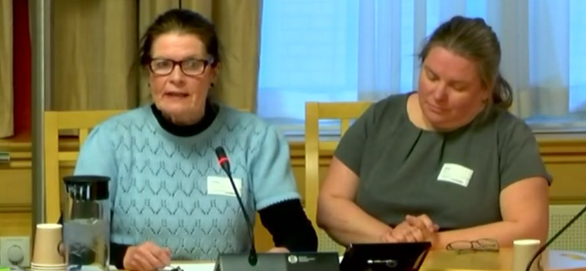 Styreleder Merete Furuberg og organisasjonssekretær Guri Bugge på høring i Næringskomiteen på Stortinget